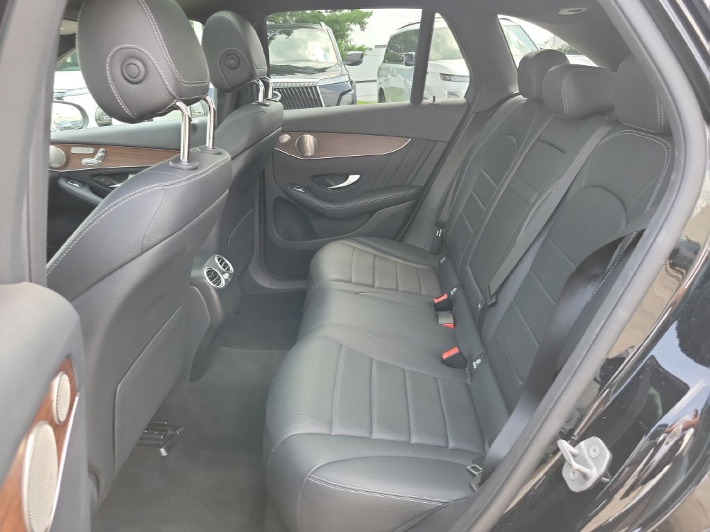 Used 2021 Mercedes-Benz GLC 300 4MATIC image 28