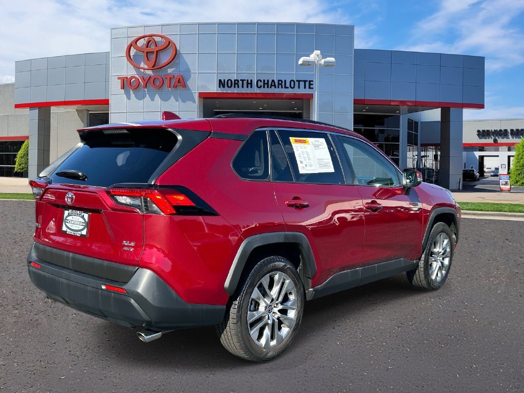 Used 2022 Toyota RAV4 XLE Premium AWD/4WD image 8