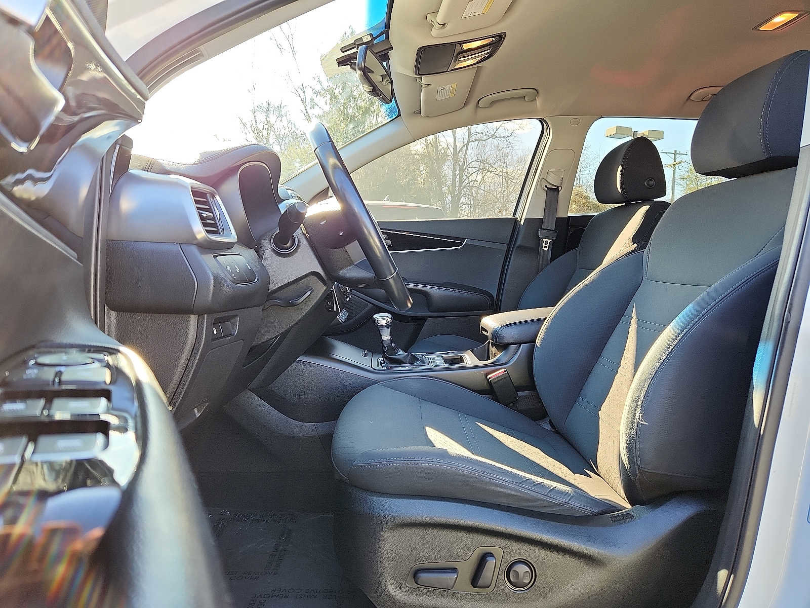 Used 2019 Kia Sorento LX w/ LX Convenience Package image 13