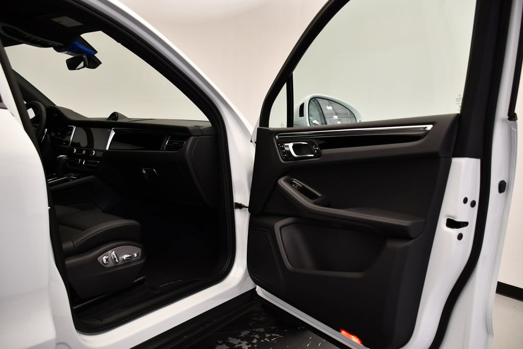 Certified 2026 Porsche Macan AWD/4WD image 49