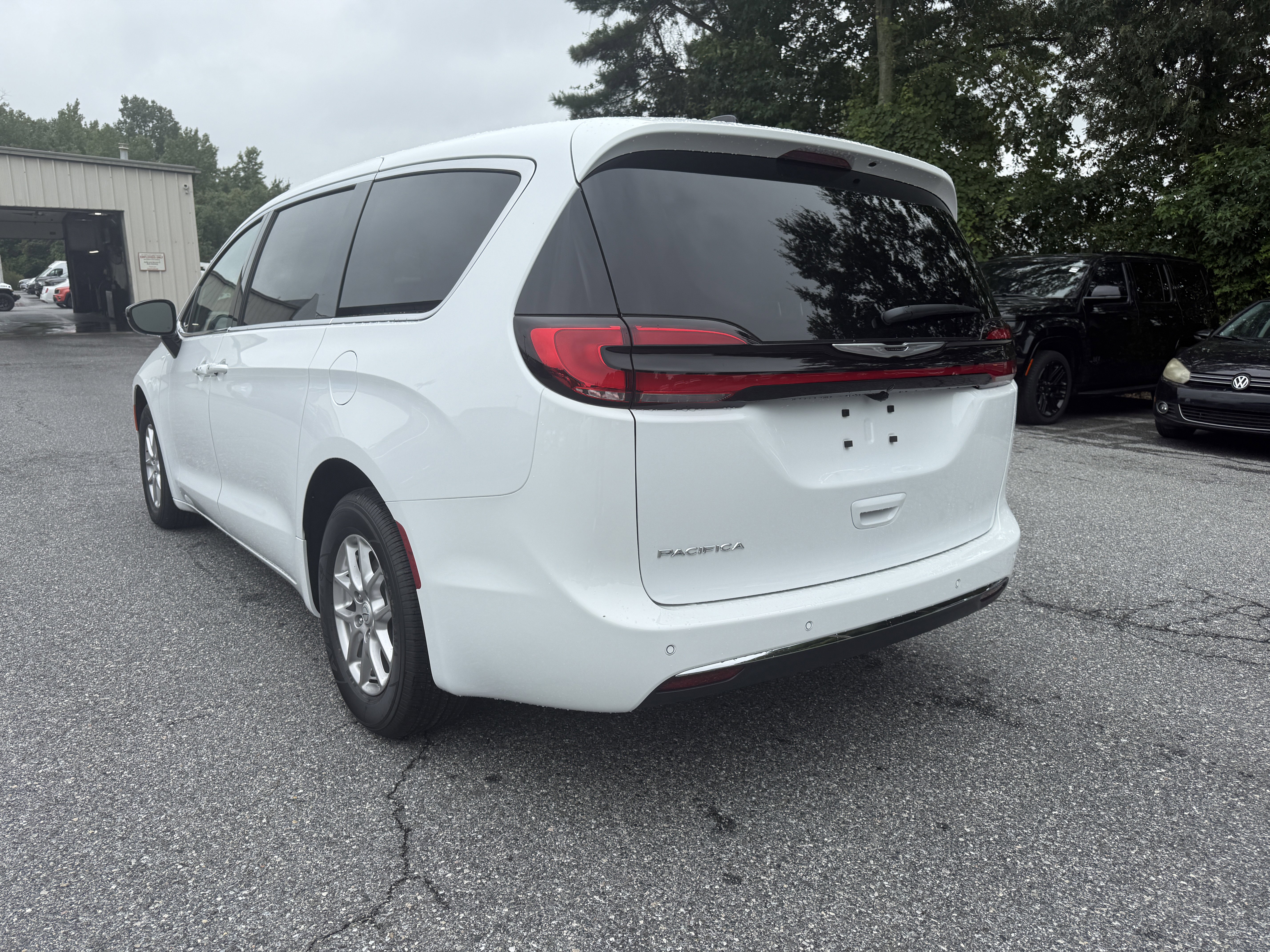 New 2026 Chrysler Pacifica Select image 5
