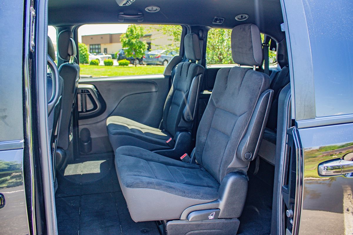 Used 2019 Dodge Grand Caravan SE FWD image 14