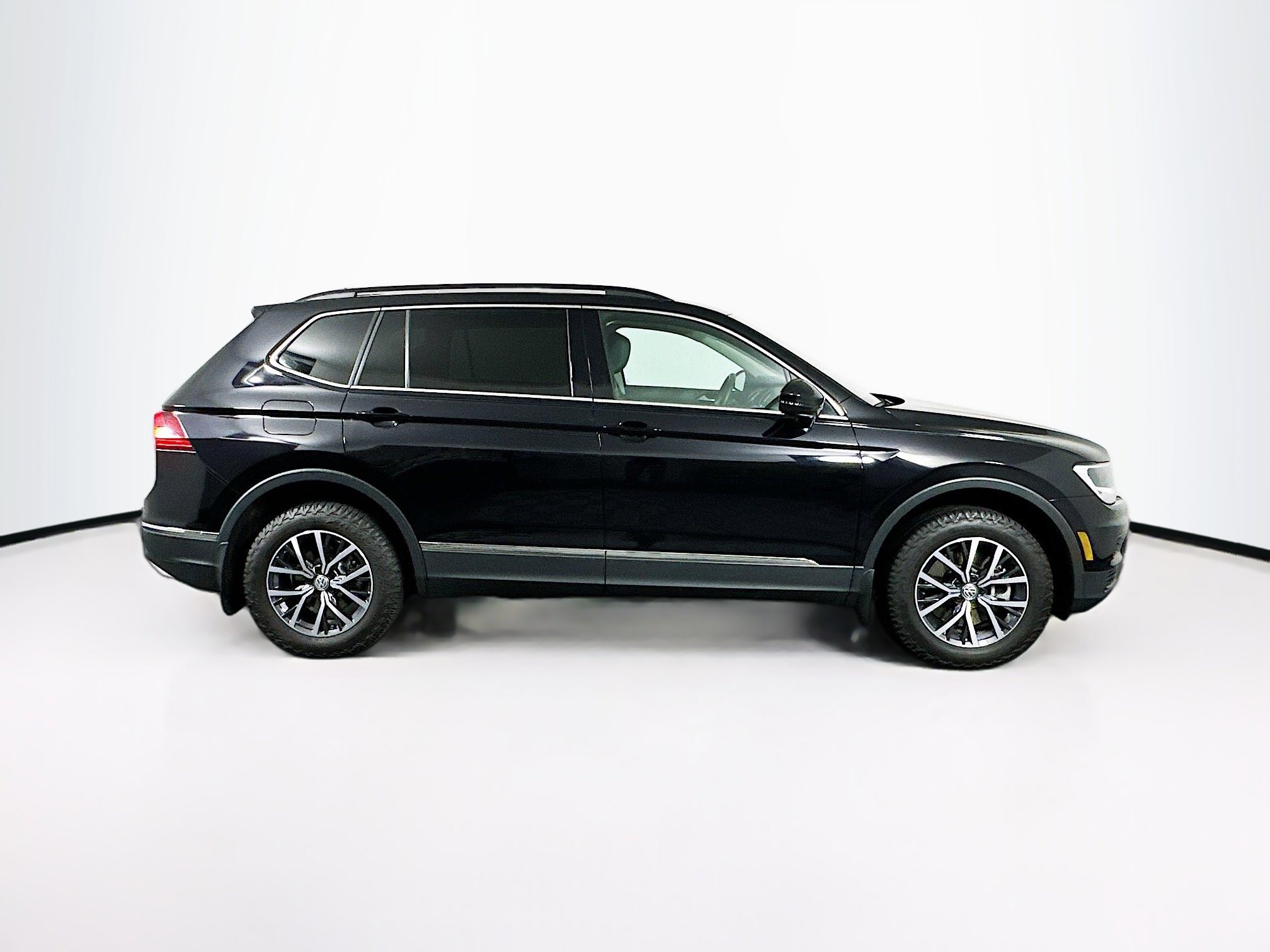 Used 2020 Volkswagen Tiguan SE w/ Panoramic Sunroof Package AWD/4WD image 10