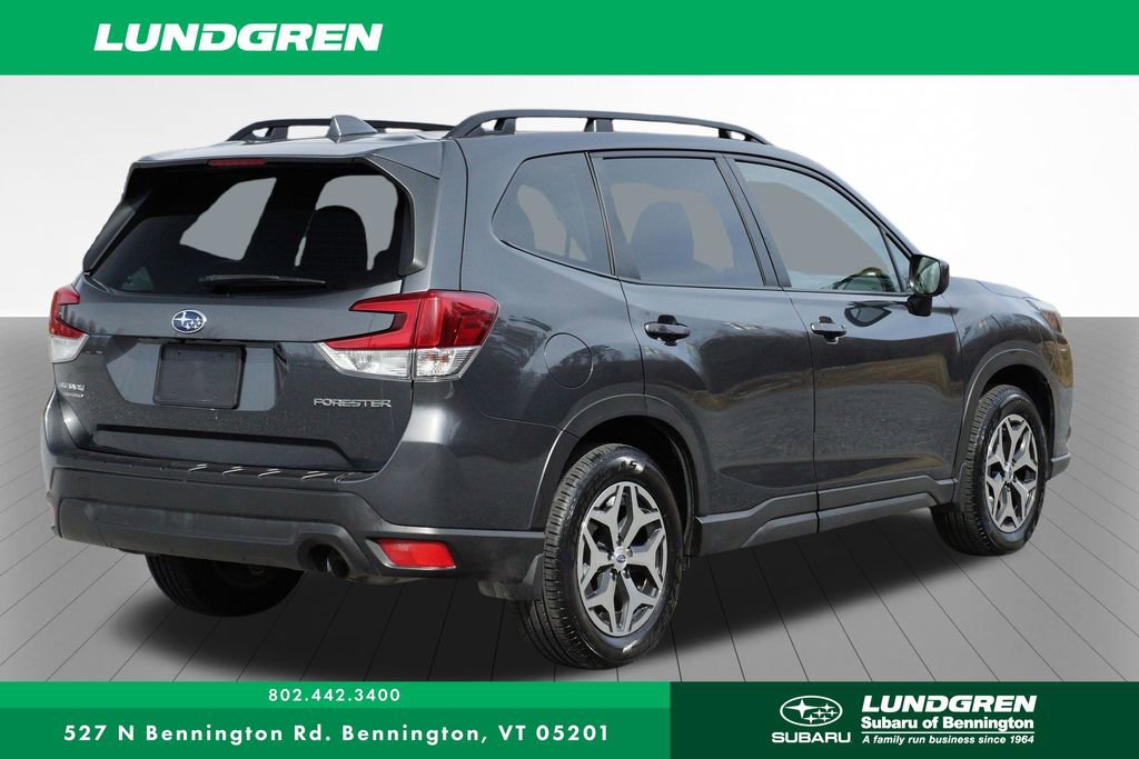 Used 2023 Subaru Forester Premium image 3