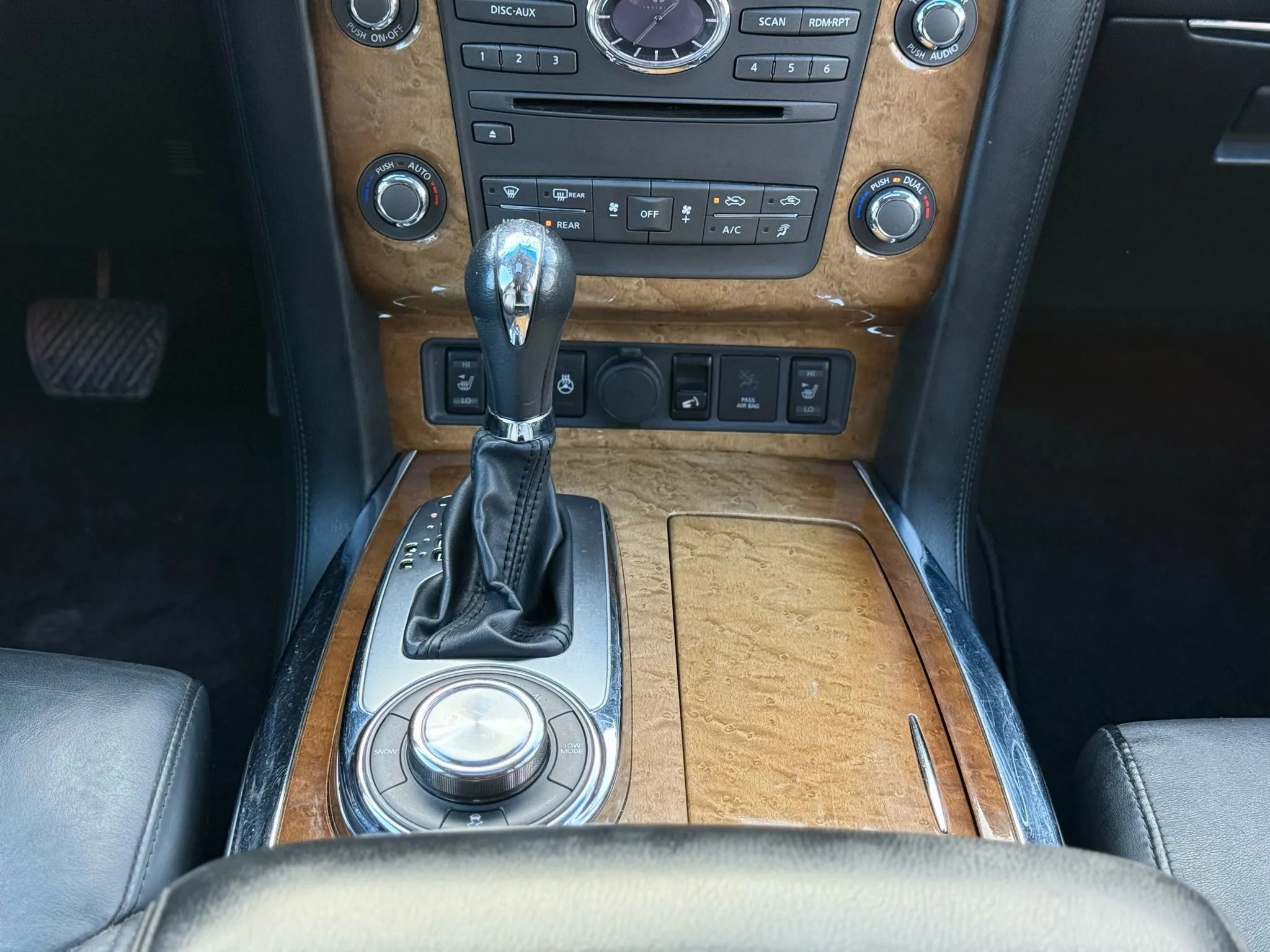 Used 2014 INFINITI QX80 4WD w/ Theater Package image 18