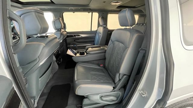 Used 2023 Jeep Grand Wagoneer Series III AWD/4WD image 40