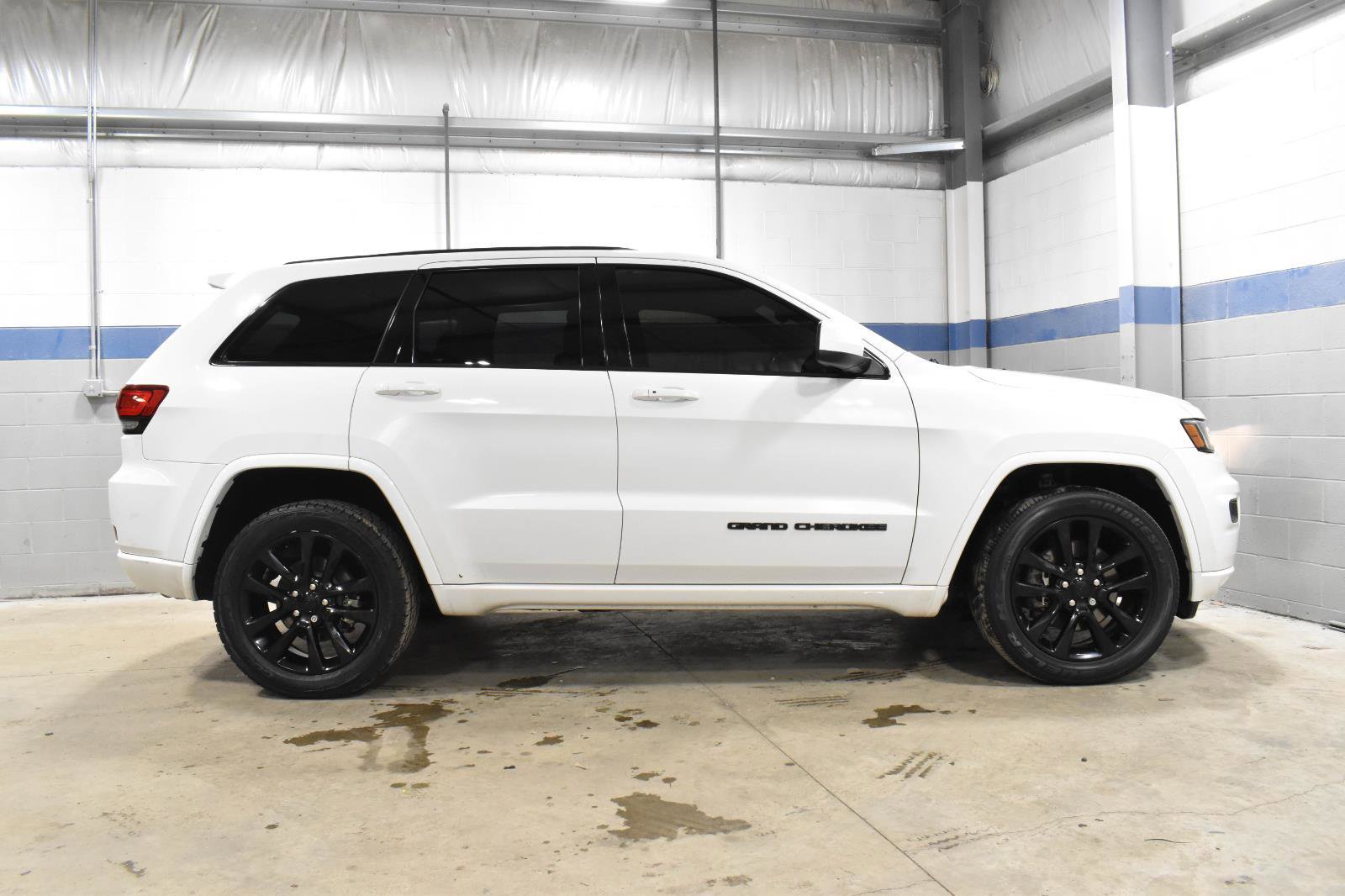 Used 2021 Jeep Grand Cherokee Laredo X image 27