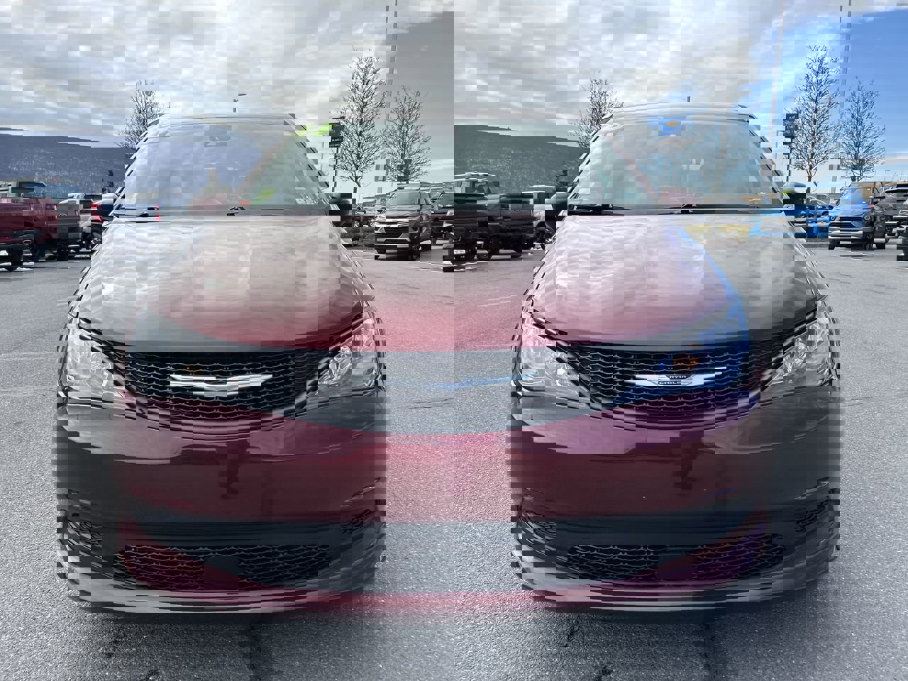 Used 2023 Chrysler Voyager LX image 11