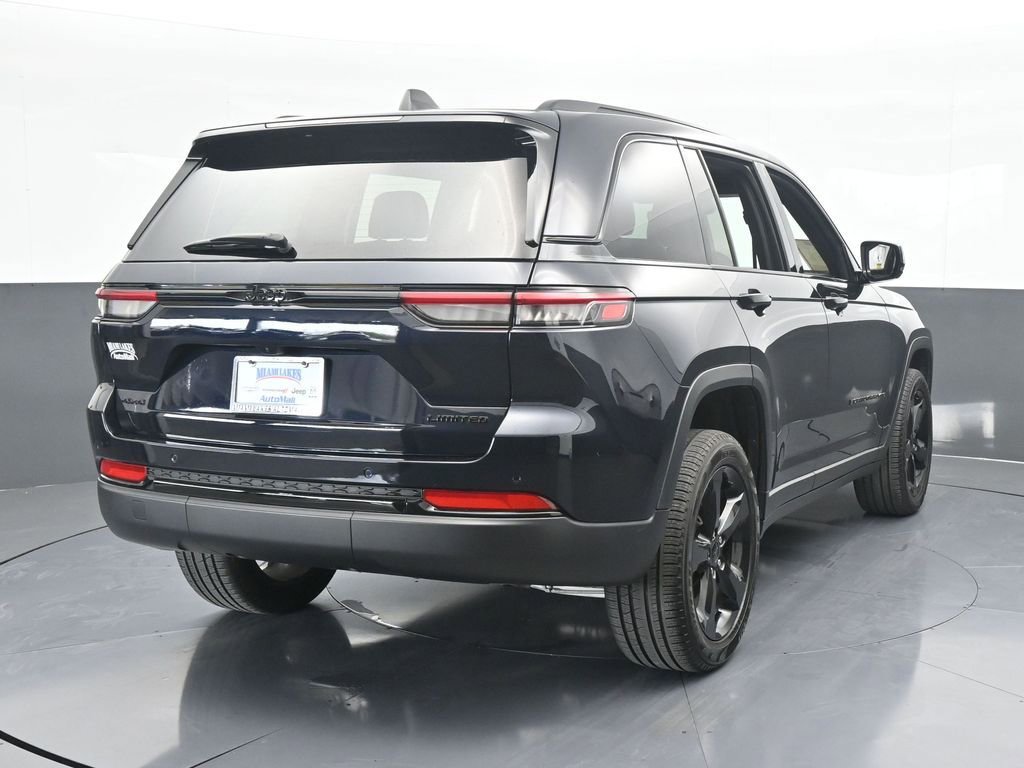 Used 2024 Jeep Grand Cherokee Limited w/ Black Appearance Package image 5