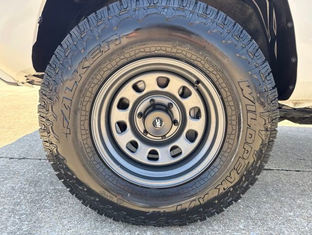 Certified 2022 Toyota Tacoma SR AWD/4WD image 5