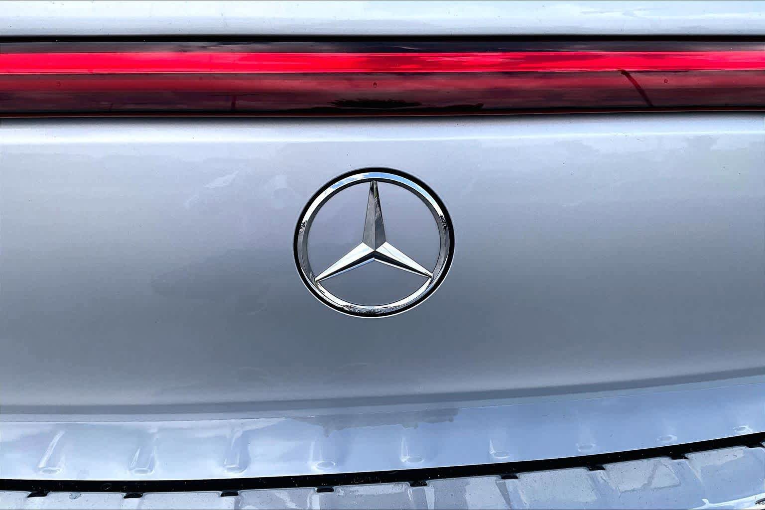 Used 2023 Mercedes-Benz EQB 300 4MATIC image 30