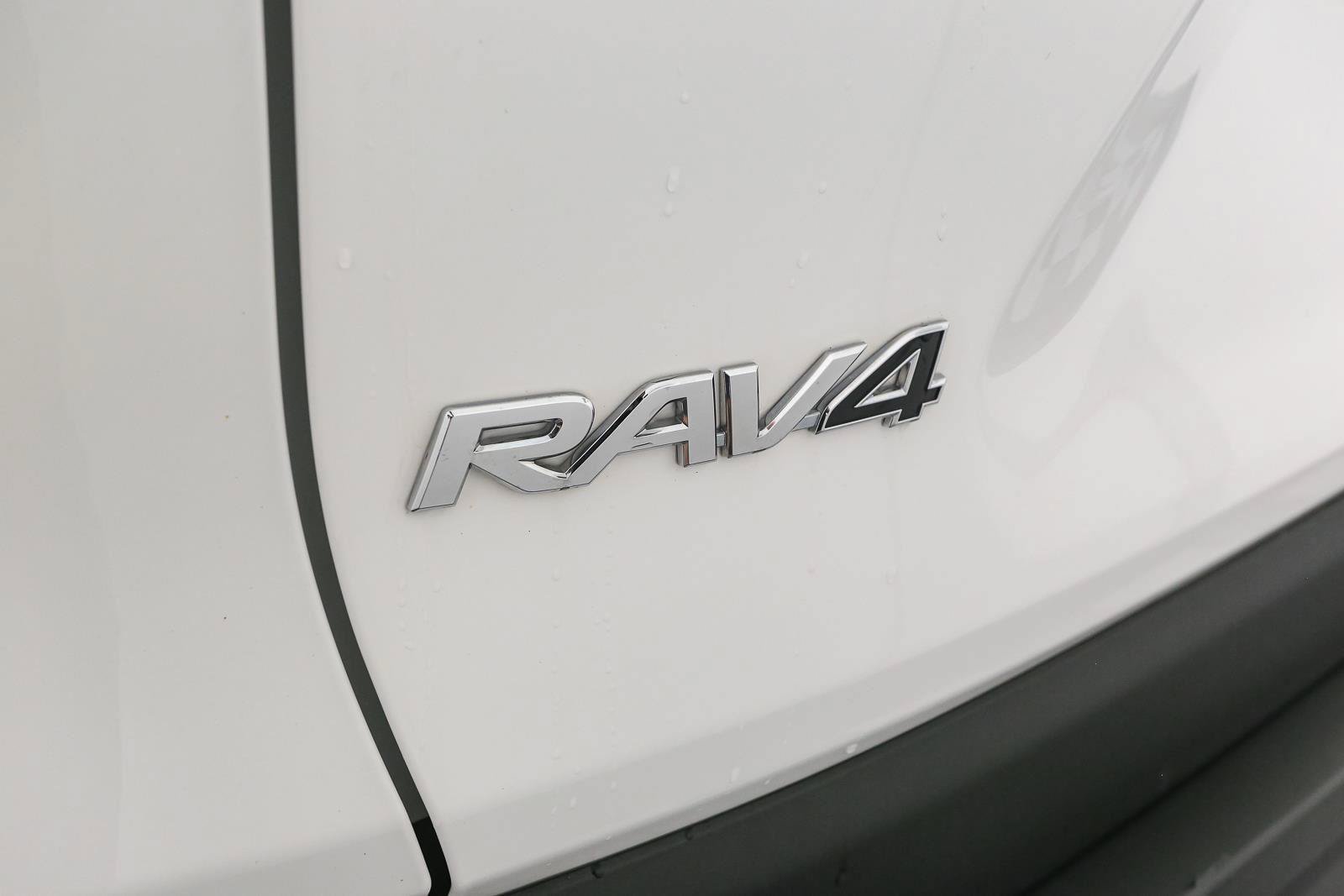 Used 2020 Toyota RAV4 XLE AWD/4WD image 10