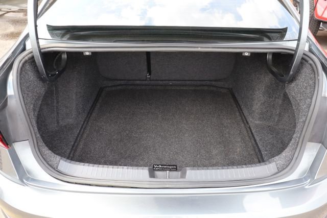 Used 2020 Volkswagen Jetta R-Line w/ R-Line Cold Weather Package image 33