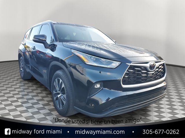 Used 2021 Toyota Highlander XLE FWD image 1