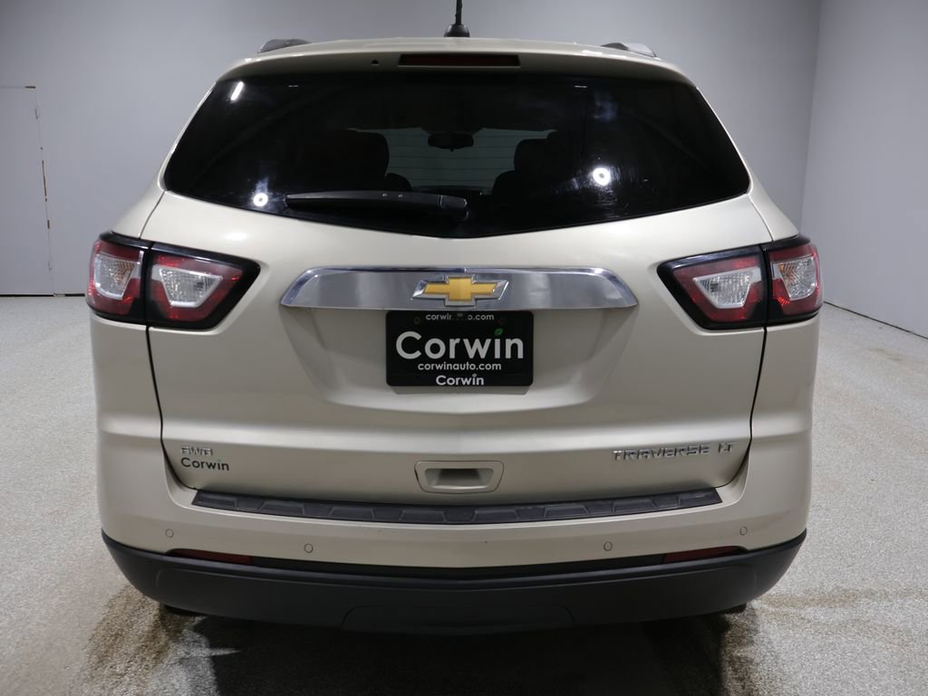 Used 2016 Chevrolet Traverse LT w/ Style and Technology Package image 3