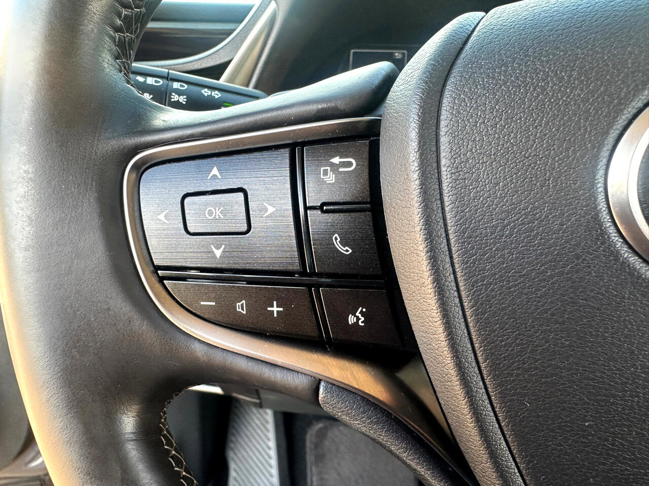 Used 2020 Lexus ES 350 w/ Luxury Package image 39