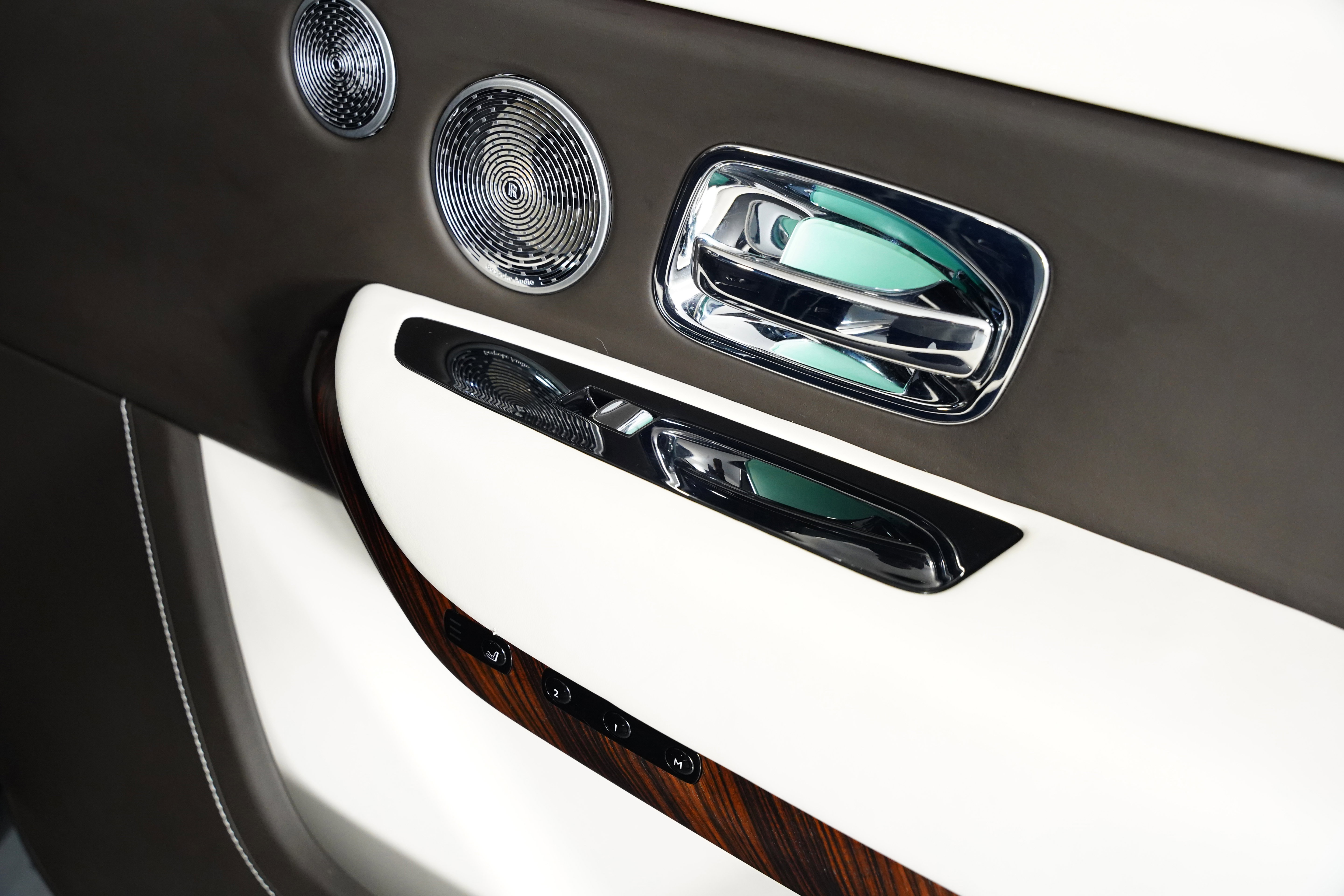 Used 2023 Rolls-Royce Cullinan w/ Cullinan Package image 65