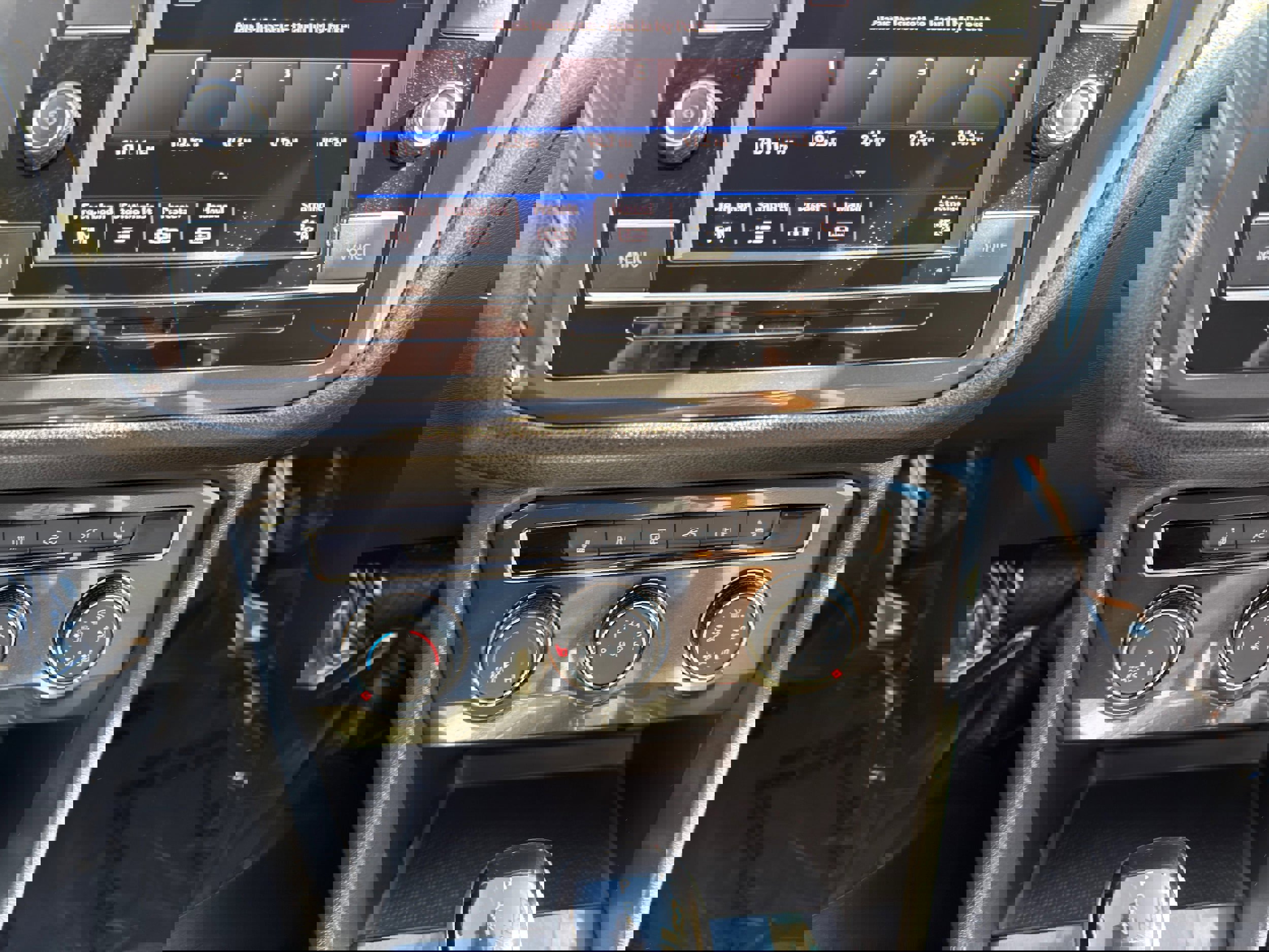 Used 2024 Volkswagen Tiguan S image 32