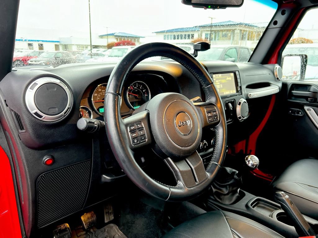 Used 2015 Jeep Wrangler Unlimited Sahara w/ Max Tow Package image 10