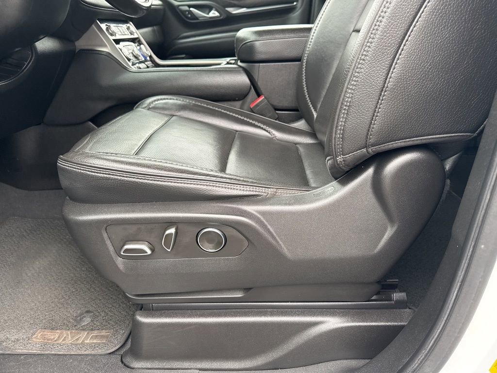 Used 2022 GMC Yukon XL Denali image 16