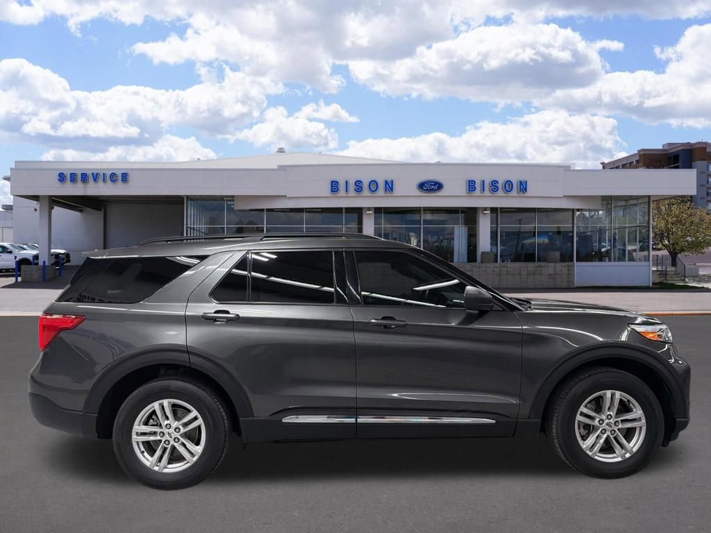 Used 2020 Ford Explorer XLT w/ Equipment Group 202A AWD/4WD image 2