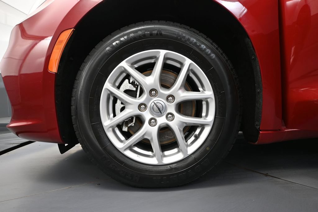 Used 2024 Chrysler Pacifica Touring-L FWD image 16