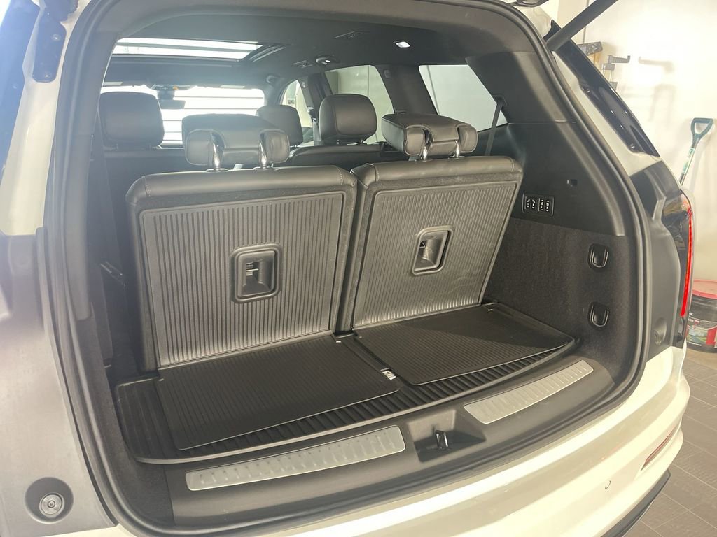 Used 2023 Cadillac XT6 Sport w/ Technology Package image 7