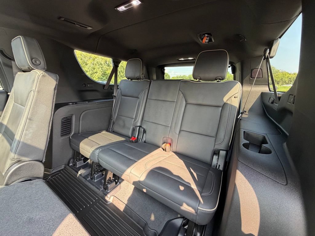 Used 2025 GMC Yukon XL Elevation AWD/4WD image 8