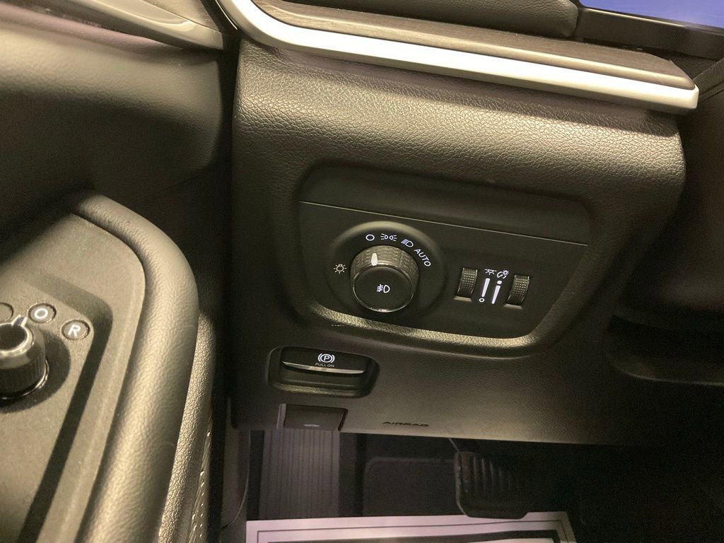 Used 2024 Jeep Grand Cherokee L Limited w/ Luxury Tech Group II image 10