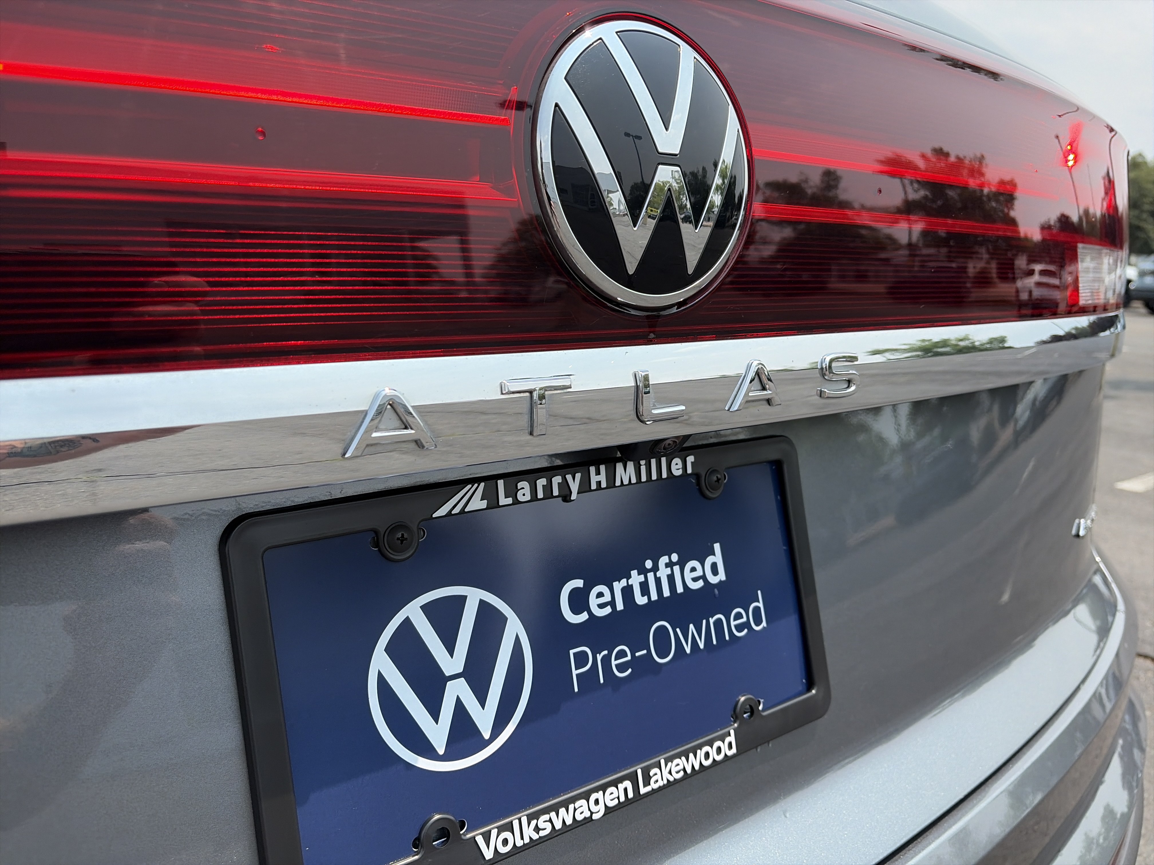 Used 2024 Volkswagen Atlas Cross Sport SE AWD/4WD image 17