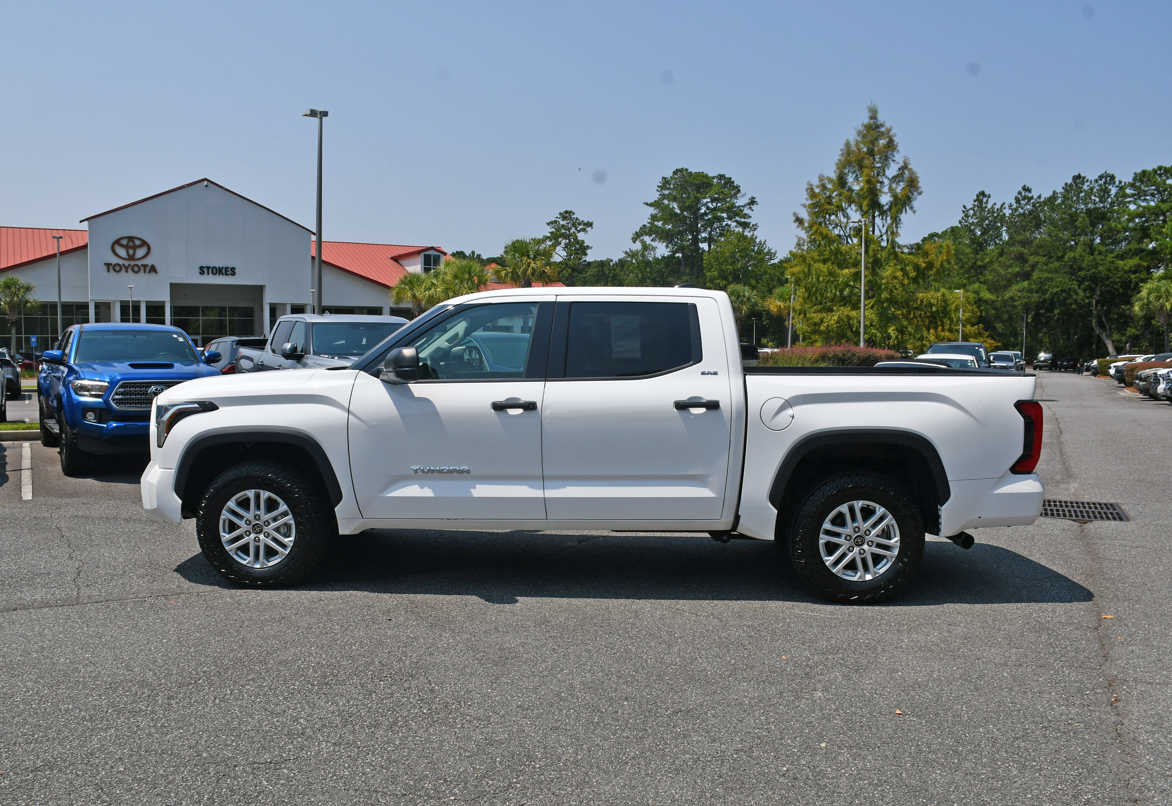 Used 2022 Toyota Tundra SR5 AWD/4WD image 2