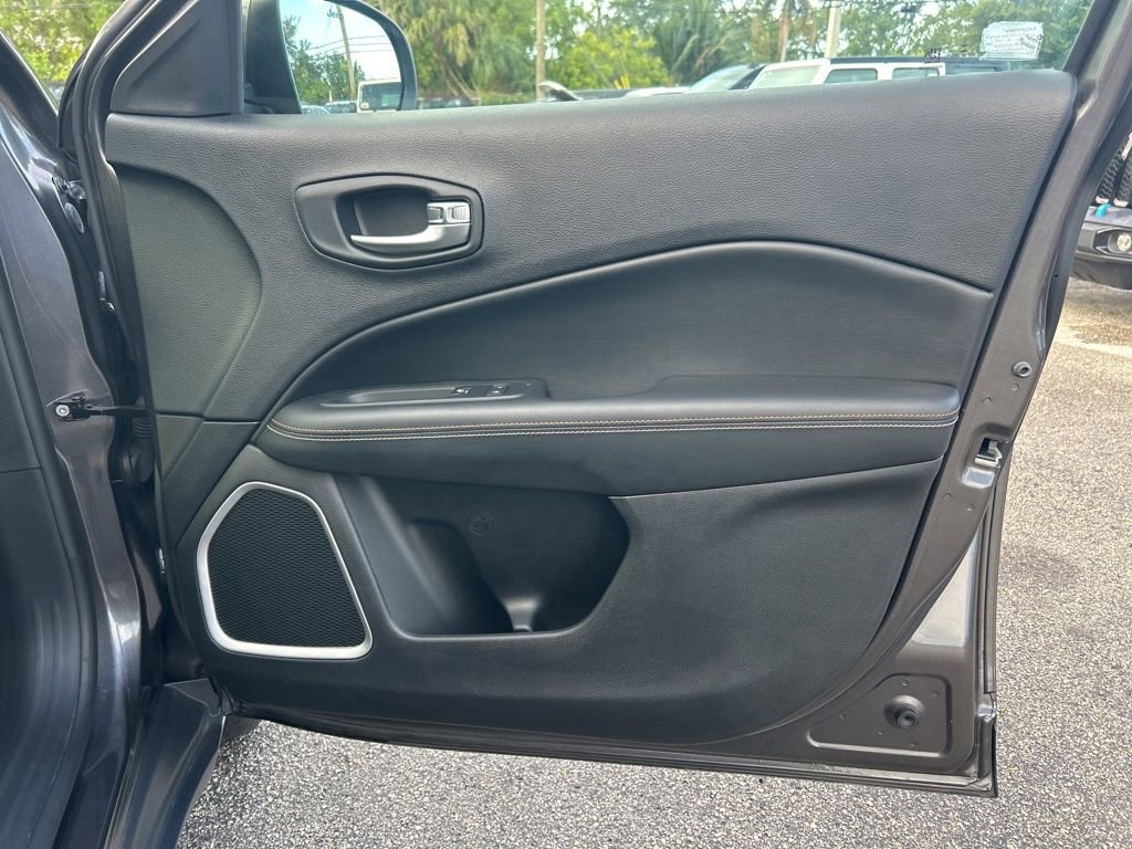 Used 2019 Jeep Compass Latitude FWD image 24