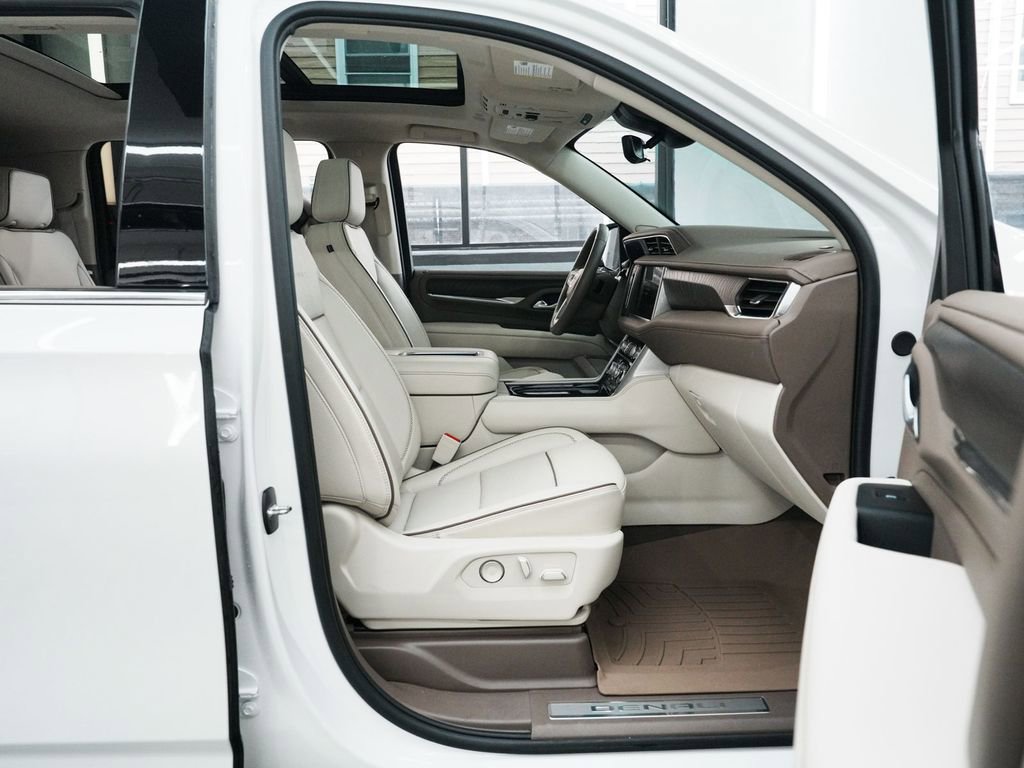 Used 2024 GMC Yukon XL Denali w/ Advanced Technology Package image 36