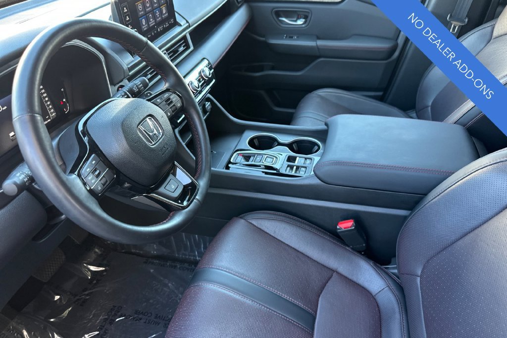 Certified 2025 Honda Pilot Black Edition image 10