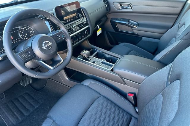 New 2025 Nissan Pathfinder SV image 10