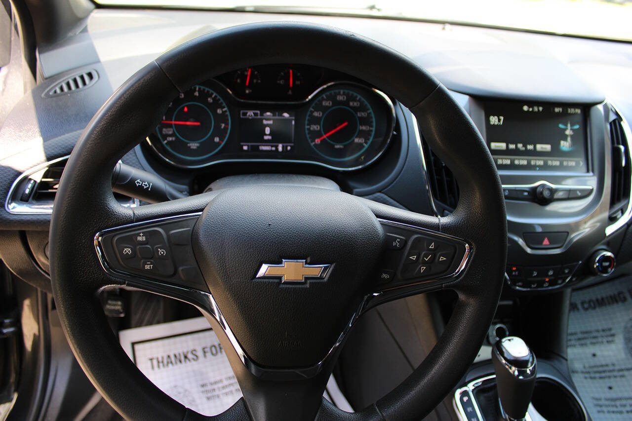 Used 2018 Chevrolet Cruze LT w/ Convenience Package image 17