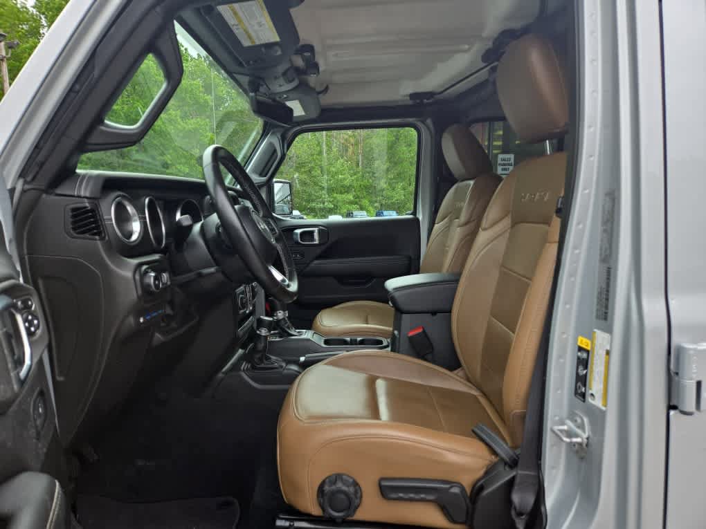 Used 2023 Jeep Wrangler Unlimited Sahara w/ Cold Weather Group AWD/4WD image 17