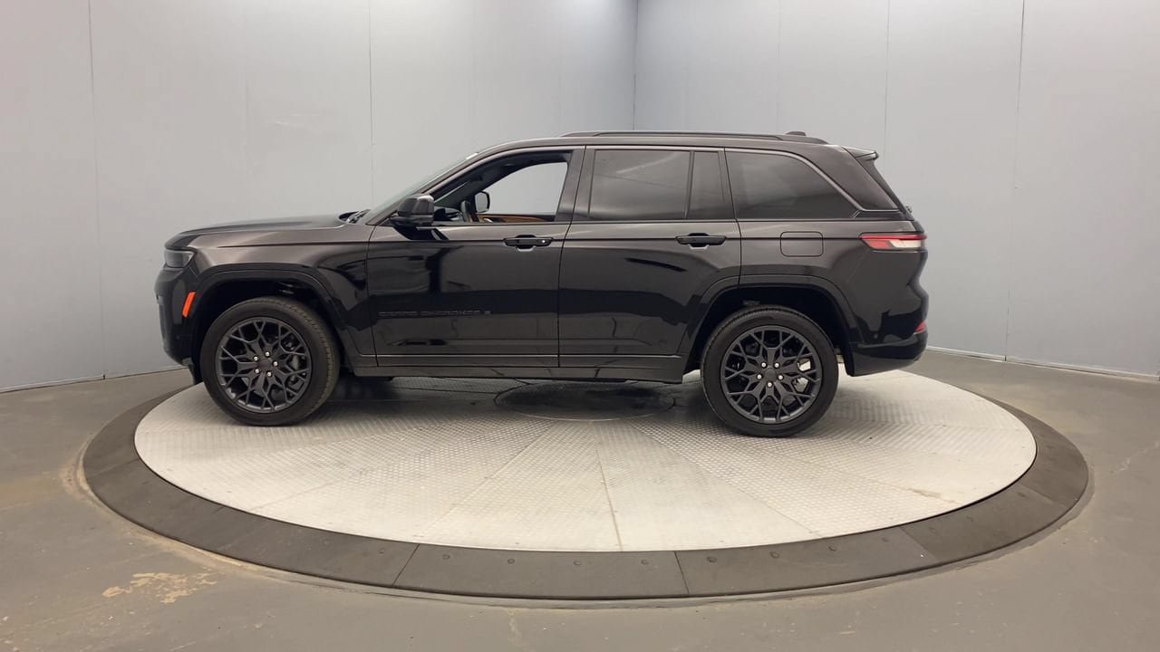 Used 2026 Jeep Grand Cherokee Summit w/ Obsidian Package AWD/4WD image 2
