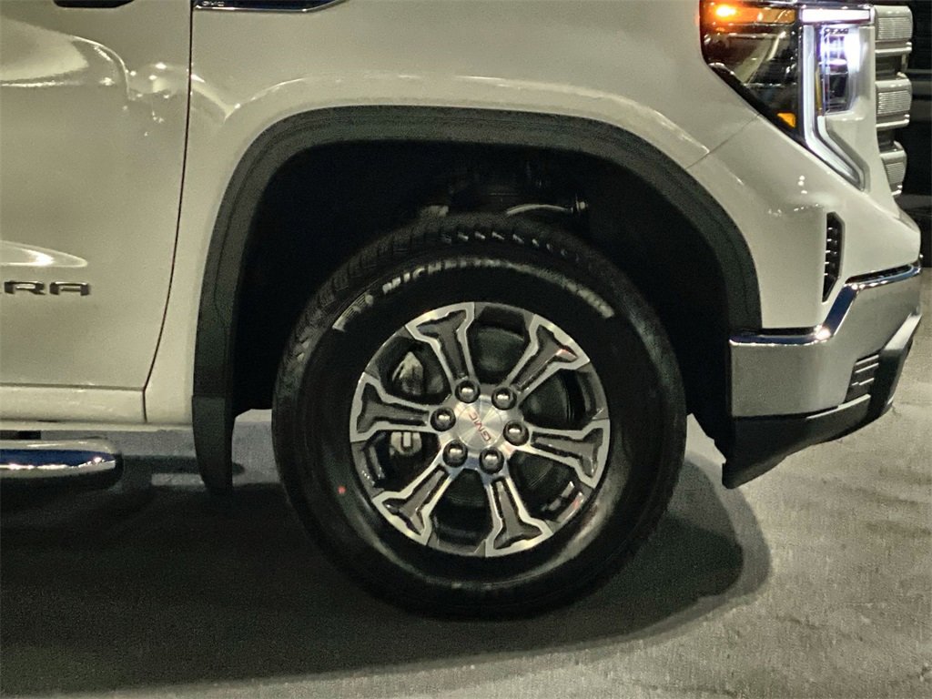 New 2026 GMC Sierra 1500 SLE image 46