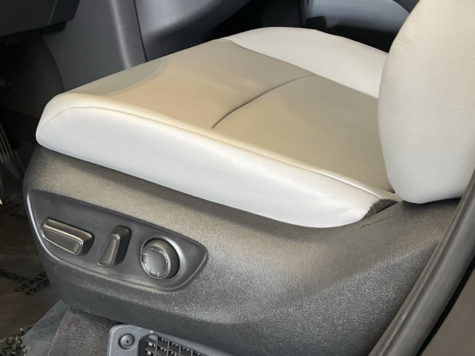 Used 2024 Toyota Sienna XLE w/ XLE Plus Package FWD image 13