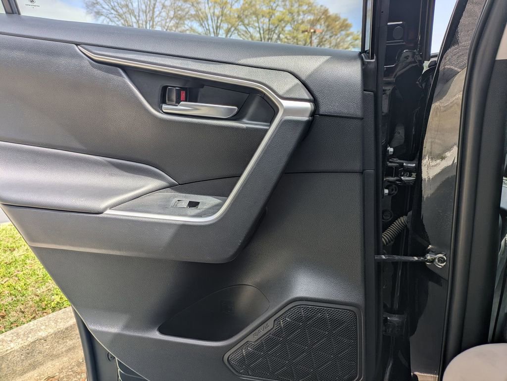 Used 2025 Toyota RAV4 XLE image 28