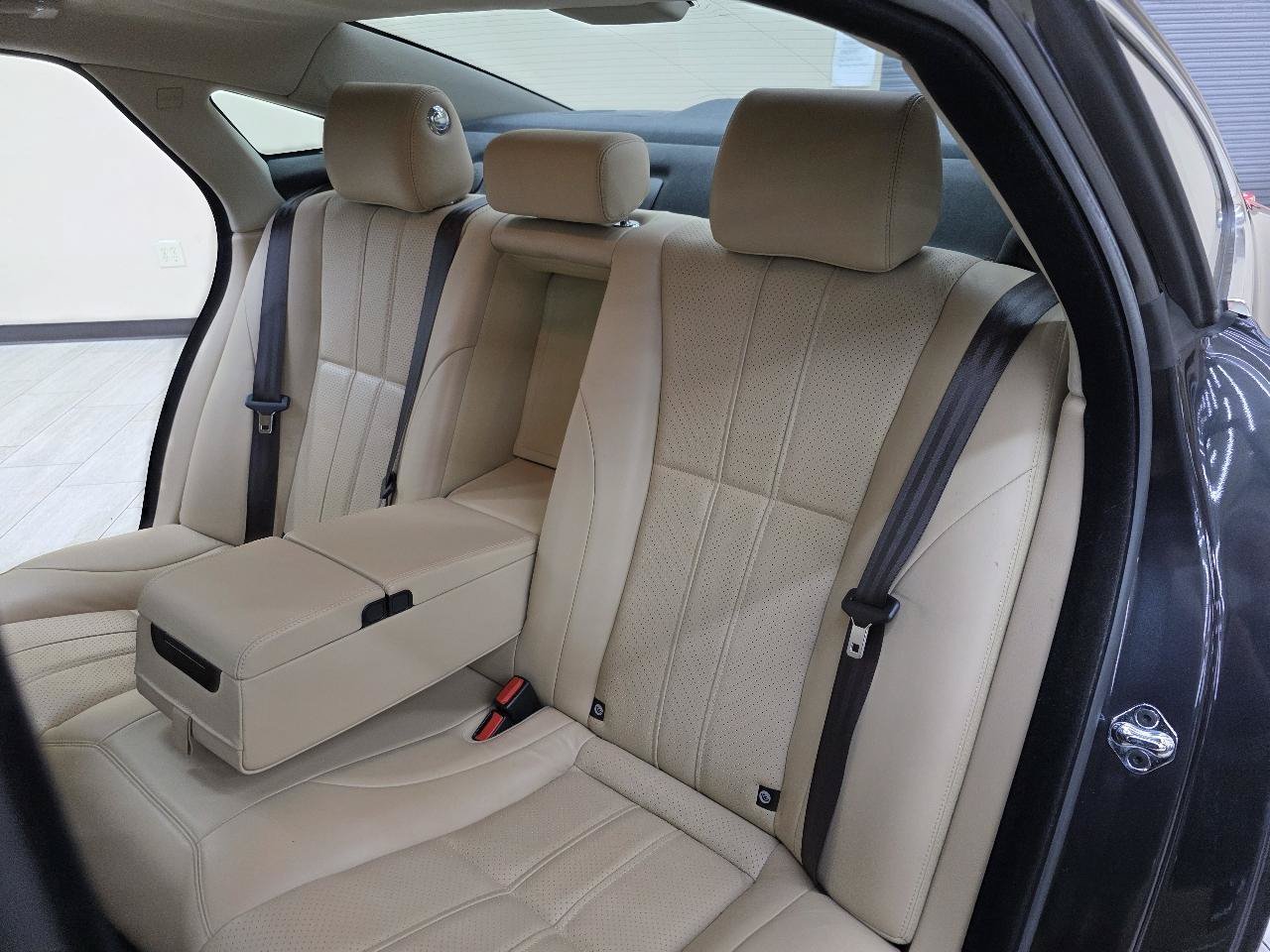 Used 2012 Jaguar XJ RWD image 26