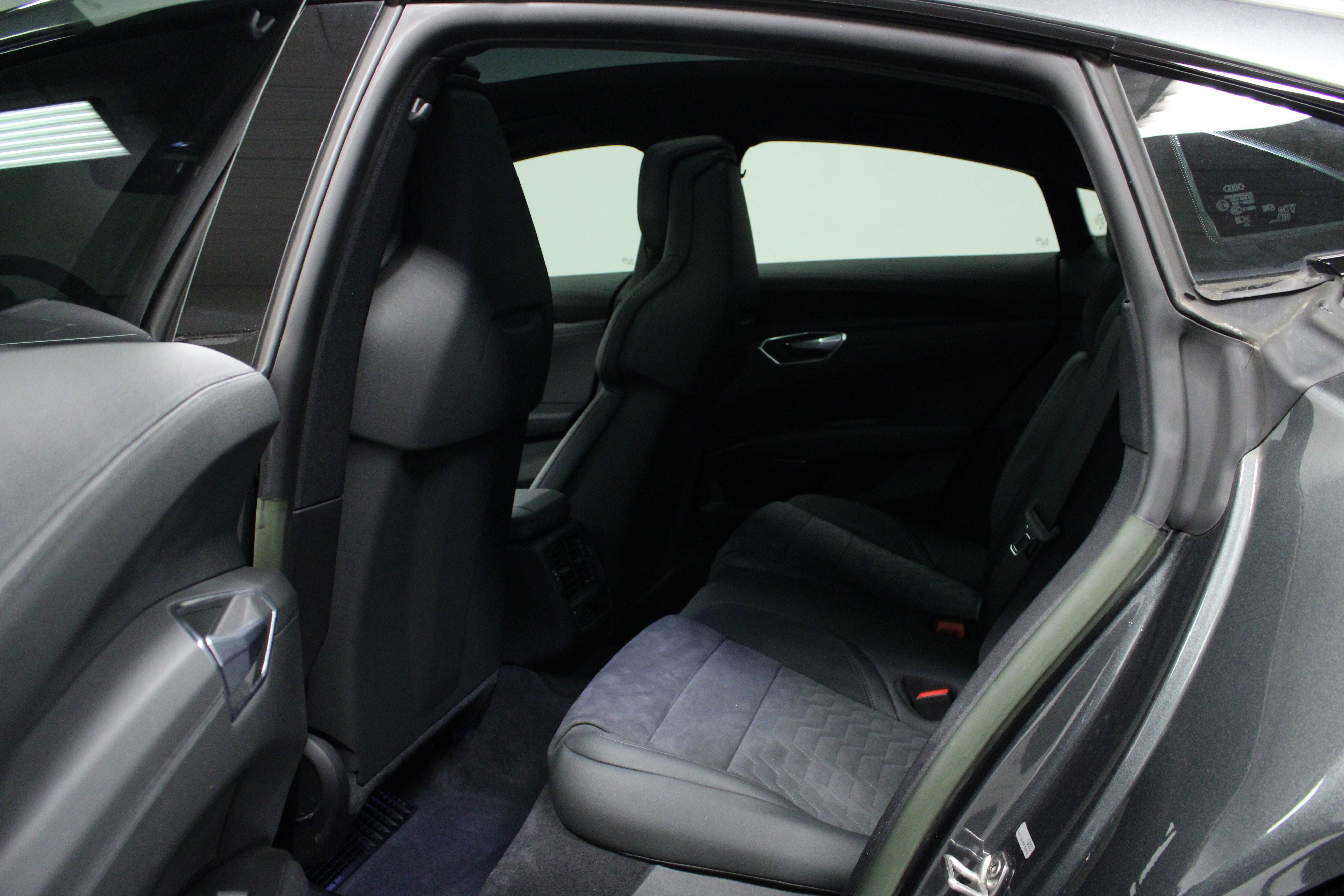 Used 2023 Audi e-tron GT Premium Plus image 13