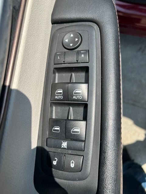 Certified 2017 Chrysler Pacifica Touring-L FWD image 18