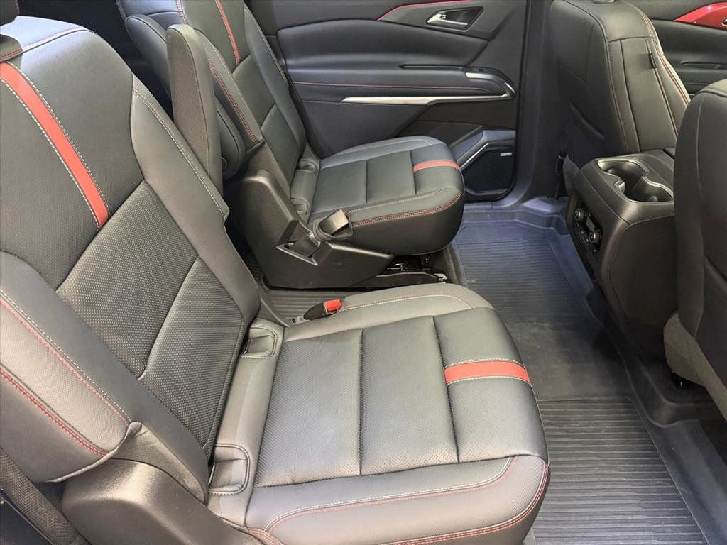 Used 2024 Chevrolet Traverse RS image 19
