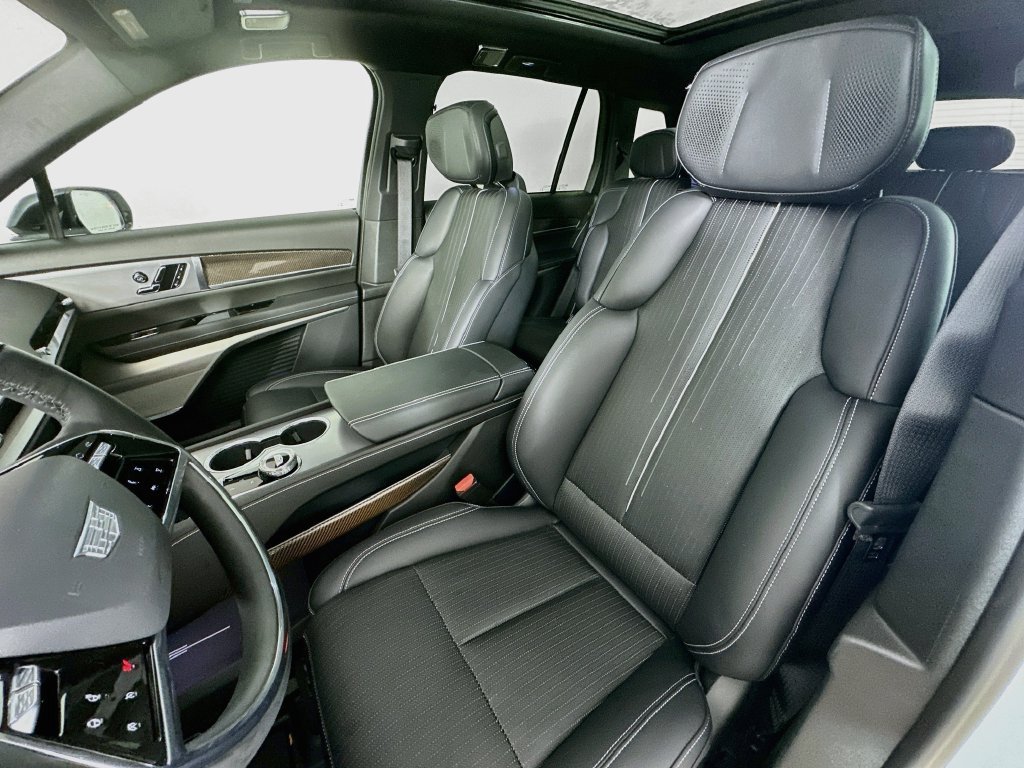 New 2027 Cadillac Vistiq Sport w/ LPO, Floor Liner Package AWD/4WD image 26