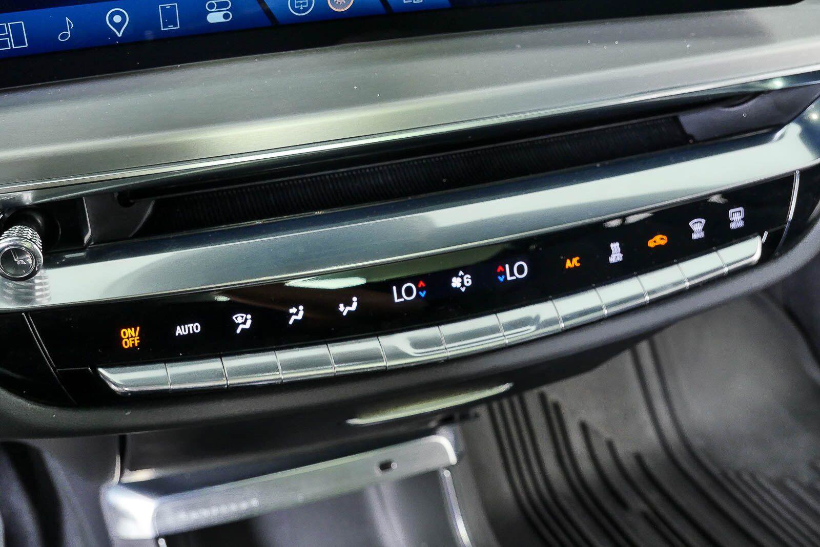Used 2024 Cadillac Lyriq Luxury AWD/4WD image 16