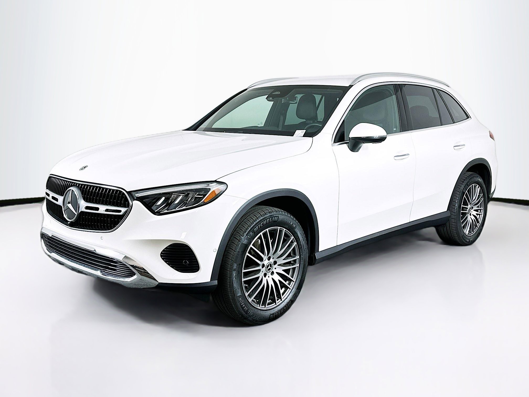 Used 2025 Mercedes-Benz GLC 300 image 3