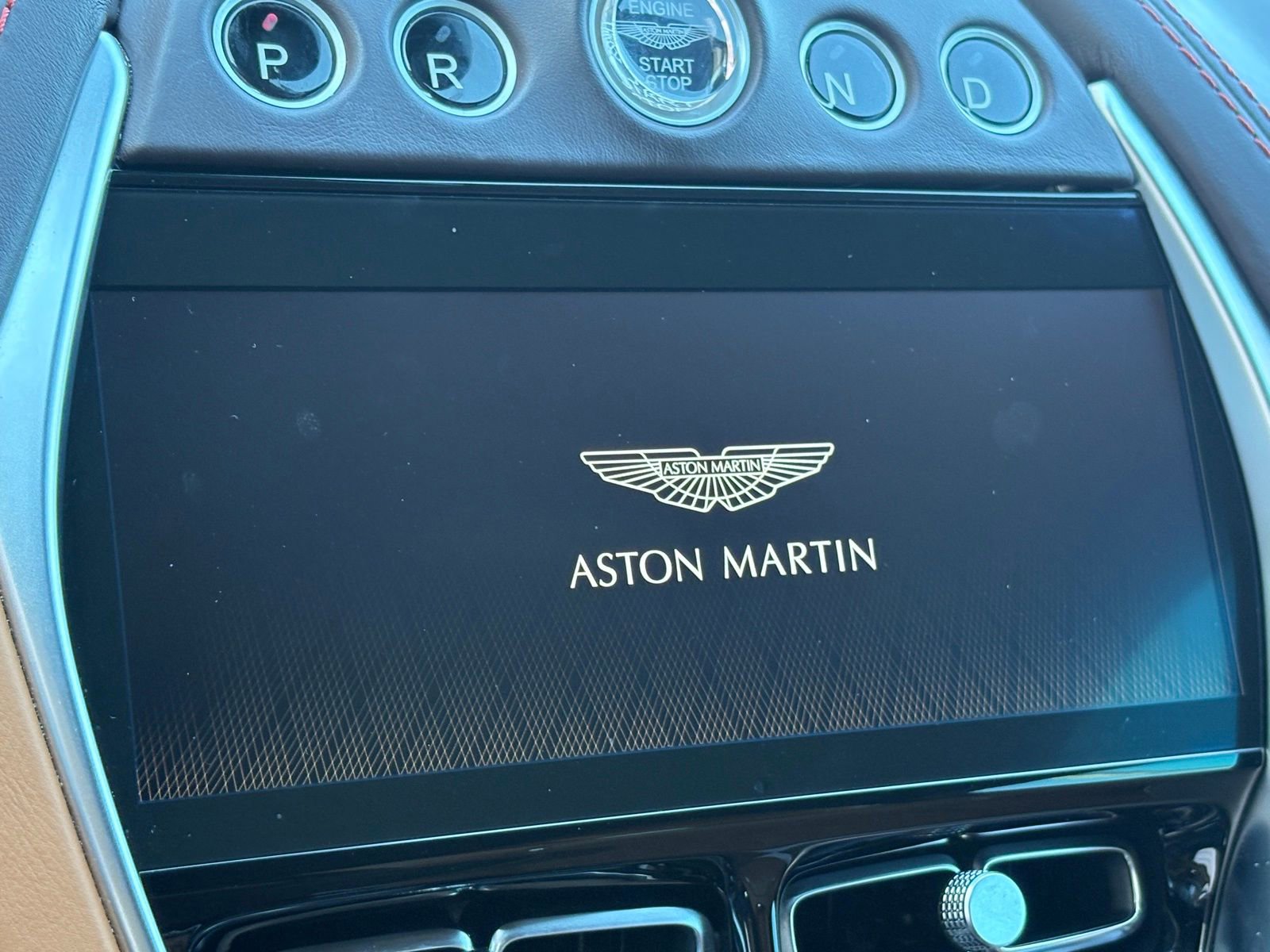 Used 2021 Aston Martin DBX image 23