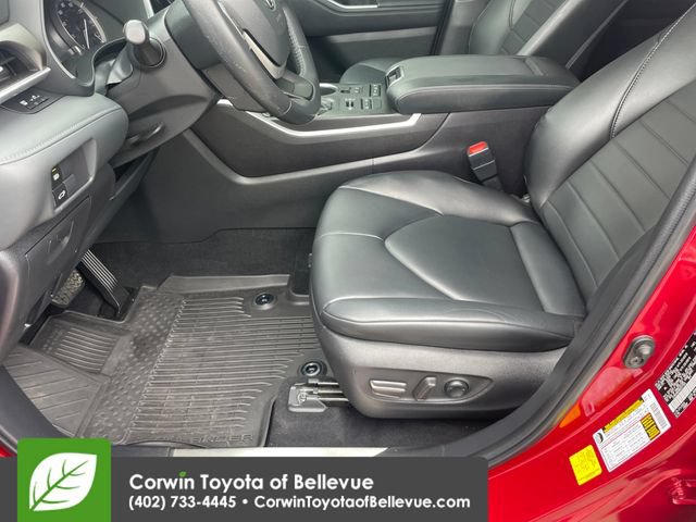 Used 2022 Toyota Highlander XLE AWD/4WD image 18